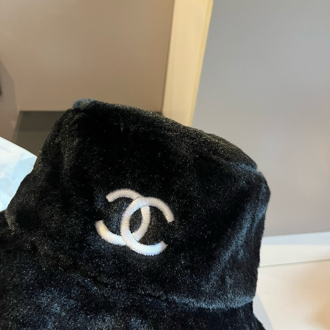 BUCKET HAT IN BLACK FLEECE 429805