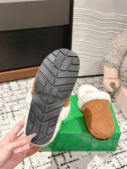 REGGIE SLIPPER IN BRONZE BROWN SUEDE AND SHEARLING LINING
