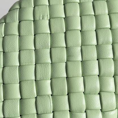 KNOT CHAIN CLUTCH 20.5 IN LIGHT GREEN LAMBSKIN