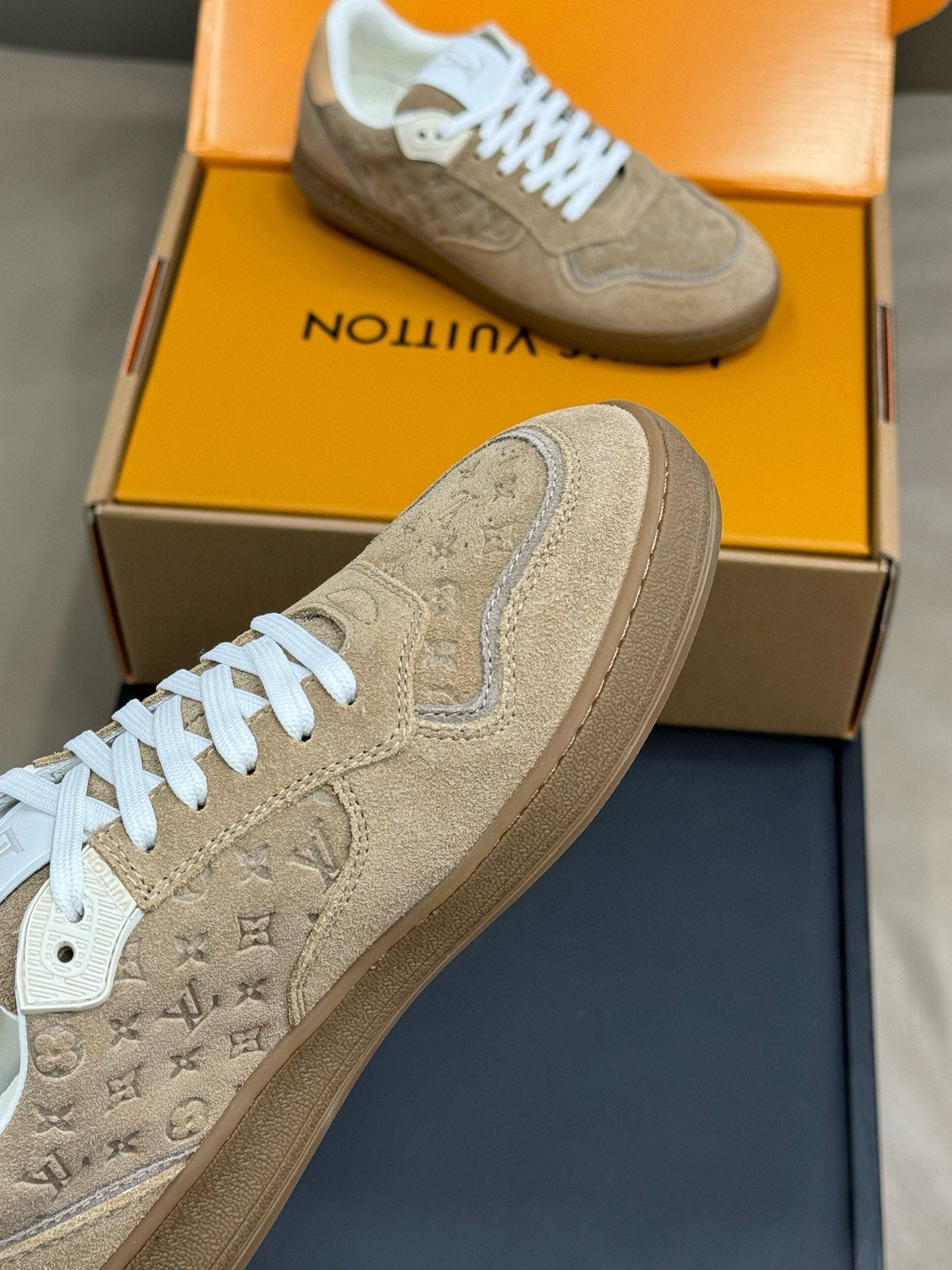 STADIUM SNEAKER IN KHAKI BROWN EMBOSSED MONOGRAM SUEDE