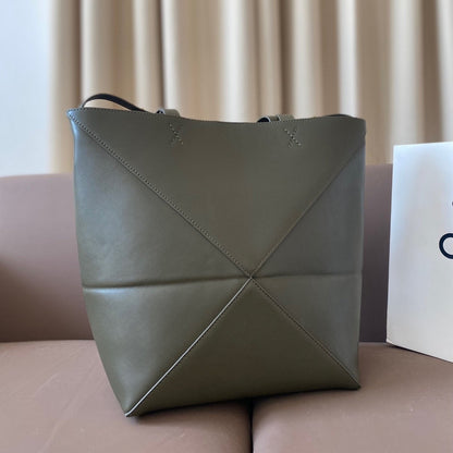 LOE 32 MEDIUM PUZZLE FOLD TOTE IN DARK KHAKI GREEN SHINY CALFSKIN