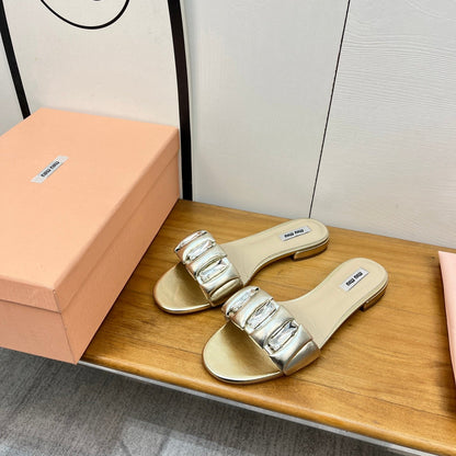 FLAT SLIDE IN LIGHT GOLD CALFSKIN