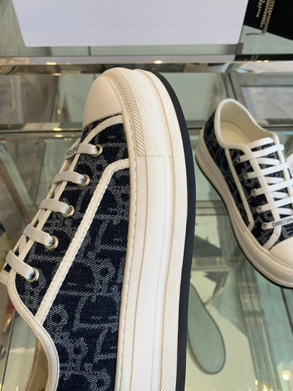 WALK'N PLATFORM SNEAKER IN IN NAVY BLUE EMBROIDERY ICONIC PATTERNS FABRIC