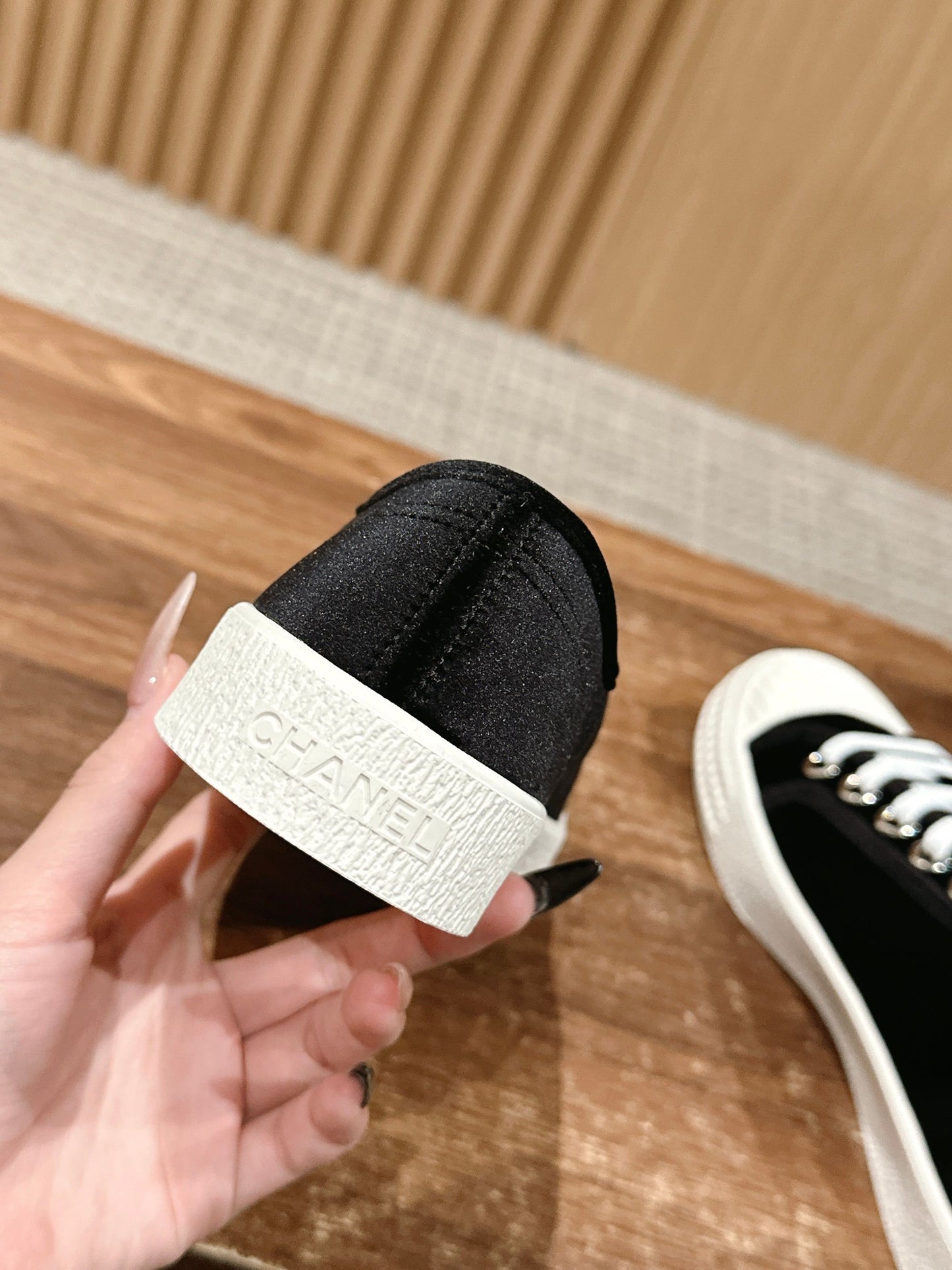 CONVERSE SNEAKER IN BLACK VELVET
