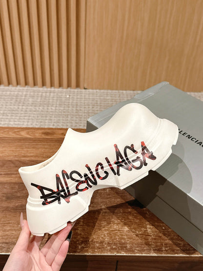 GRAFFITI THICK-SOLED CHEF SHOES IN WHITE RUBBER