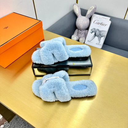 ORAN SHEARLING SANDALS POWDER BLUE