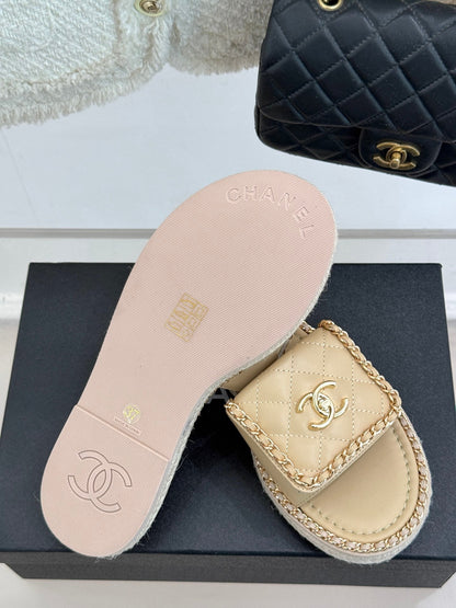 FLAT CHAIN HEART SLIPPER IN BISQUE BEIGE LAMBSKIN