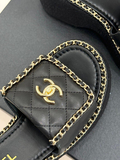 THICK-SOLED CHAIN HEART SLIPPER IN BLACK LAMBSKIN