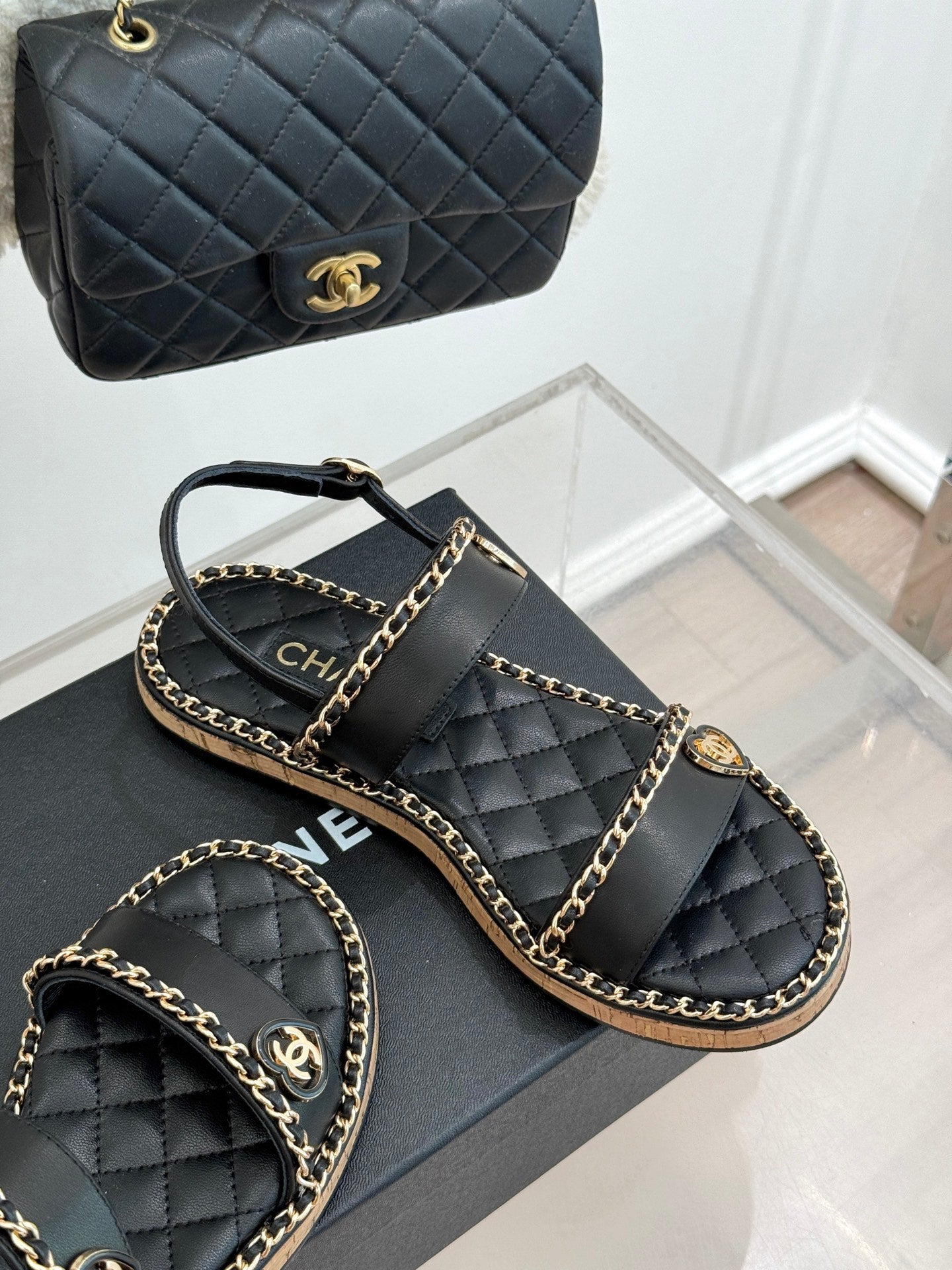 FLAT CHAIN HEART SANDAL IN BLACK LAMBSKIN