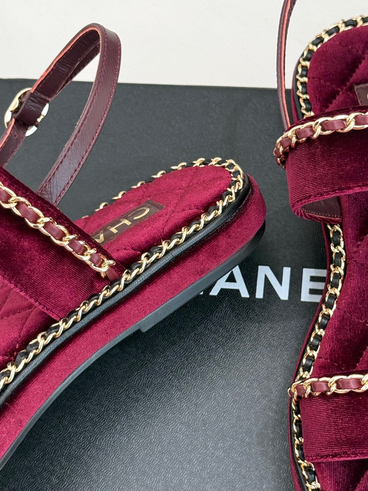 FLAT CHAIN HEART SANDAL IN PLUM PURPLE VELVET