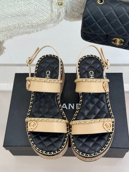 THICK-SOLED CHAIN HEART SANDAL IN BISQUE BEIGE LAMBSKIN