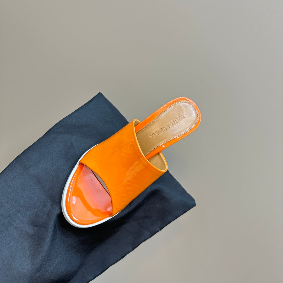 HIGH MULE 95 MM IN VIVID ORANGE CALFSKIN