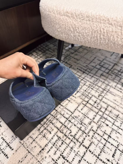 THICK-SOLED THONG SLIPPERS IN NAVY BLUE DENIM
