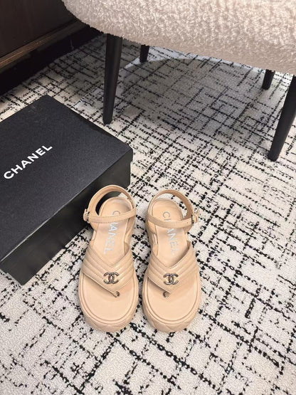 THICK-SOLED THONG SANDAL IN MACAROON BEIGE LAMBSKIN