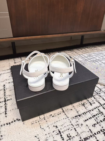 FLAT SLINGBACKS IN WHITE CALFSKIN AND BLACK FABRIC