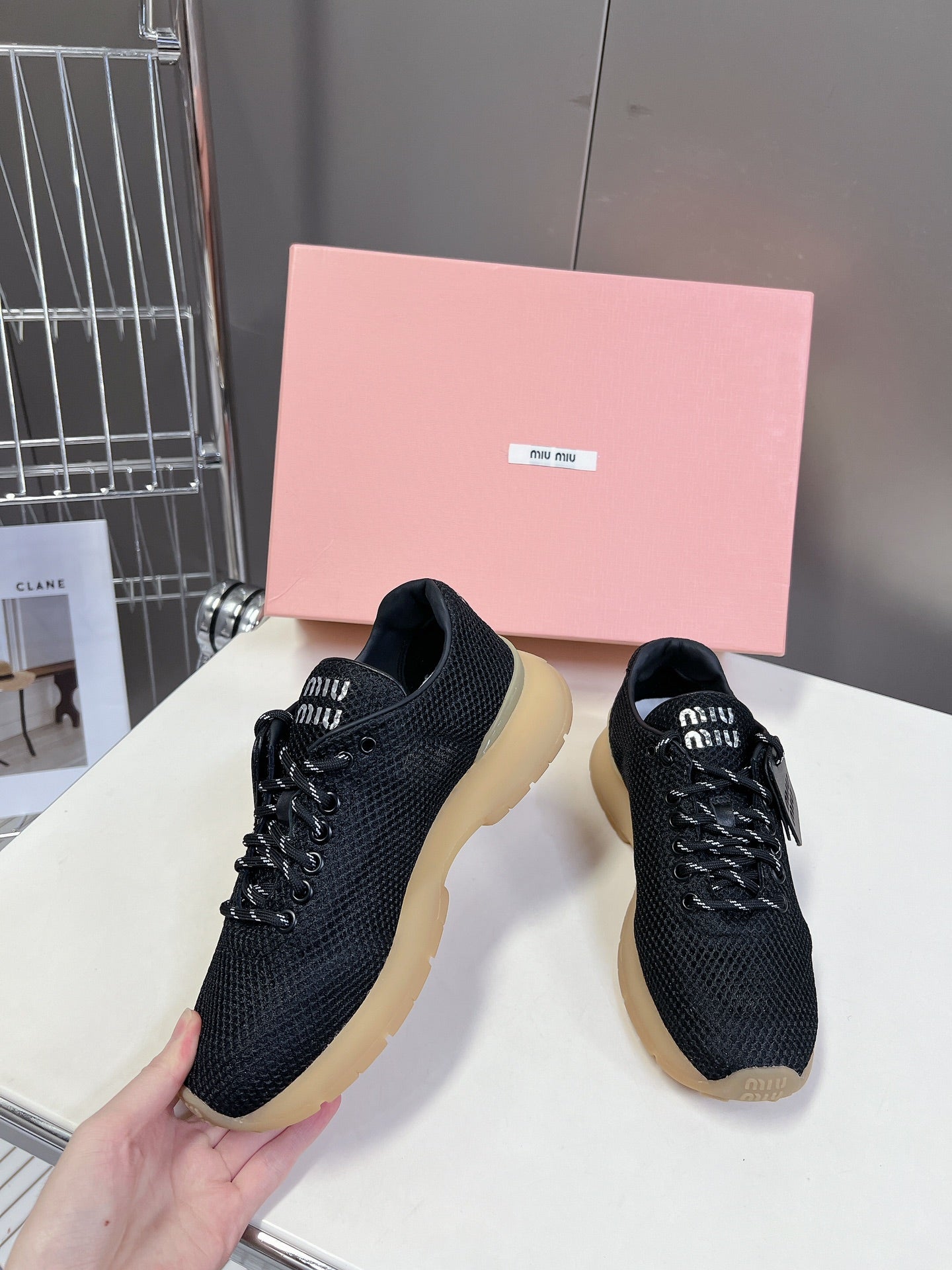BASIC SNEAKERS IN BLACK MESH