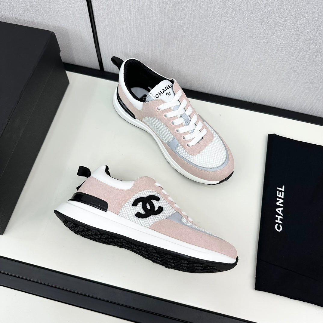 SNEAKER IN LIGHT PINK SUEDE AND WHITE BREATHABLE MESH