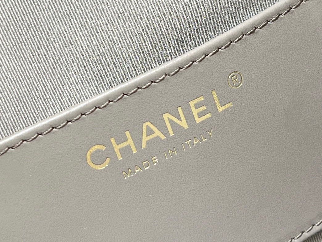 CC 25 HANDBAG 40 IN GREY SUEDE GOLD HARDWARE
