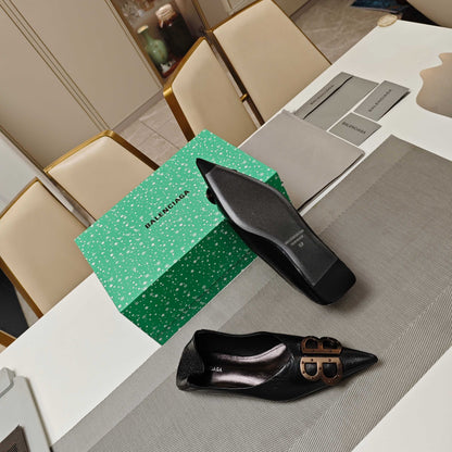 POINTED BALLET FLATS IN BLACK SHINY CRACKED SHEEPSKIN