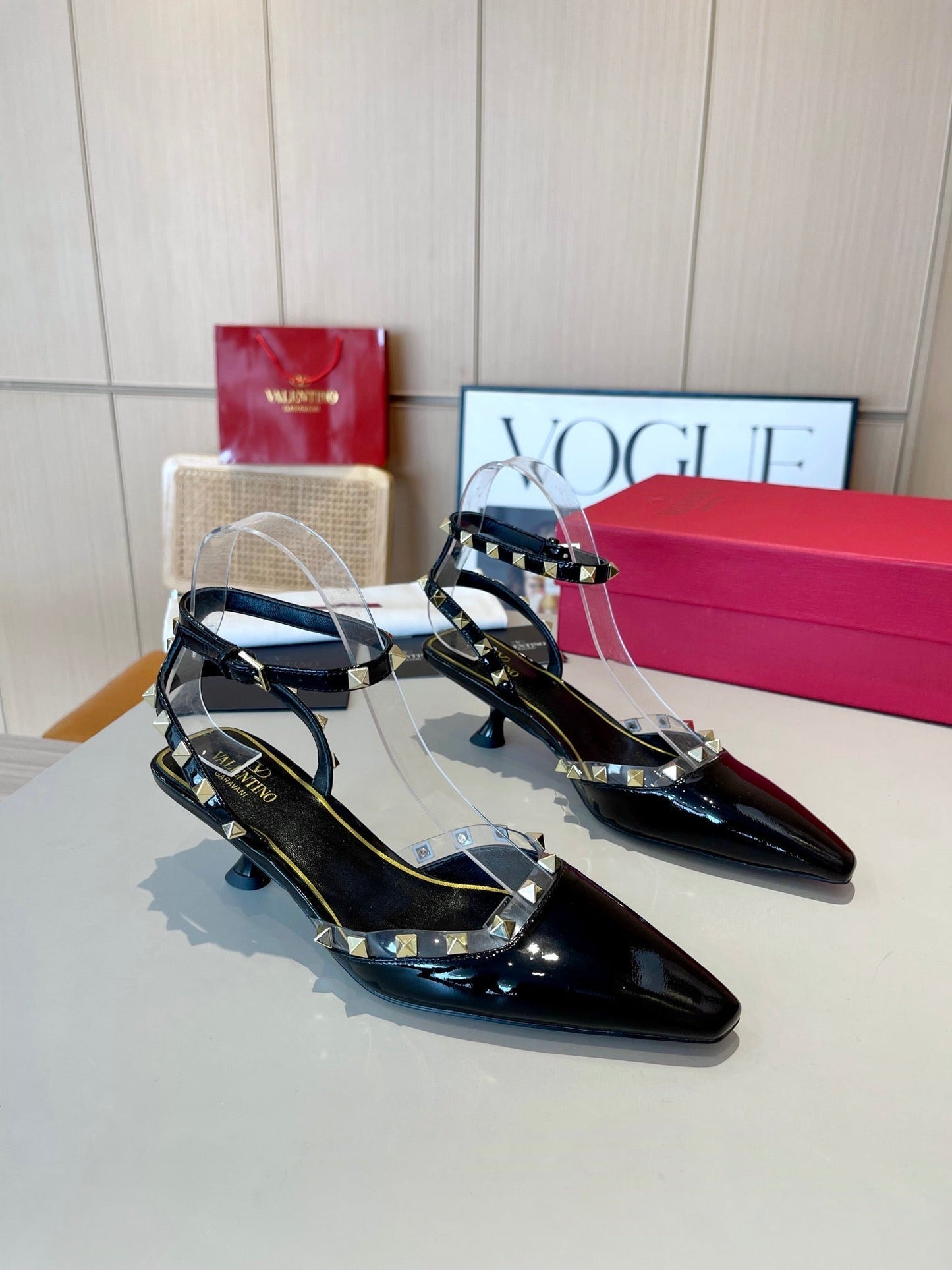 ROCKSTUD CAGED SLINGBACKS 5 CM IN BLACK CALFSKIN