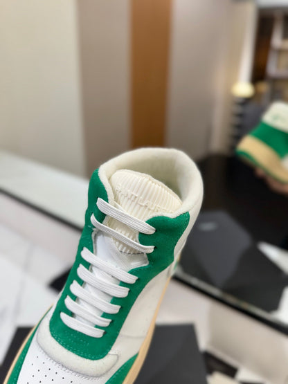 MID-TOP SNEAKERS IN WHITE PERFORATED LAMBSKIN AND GREEN SUEDE