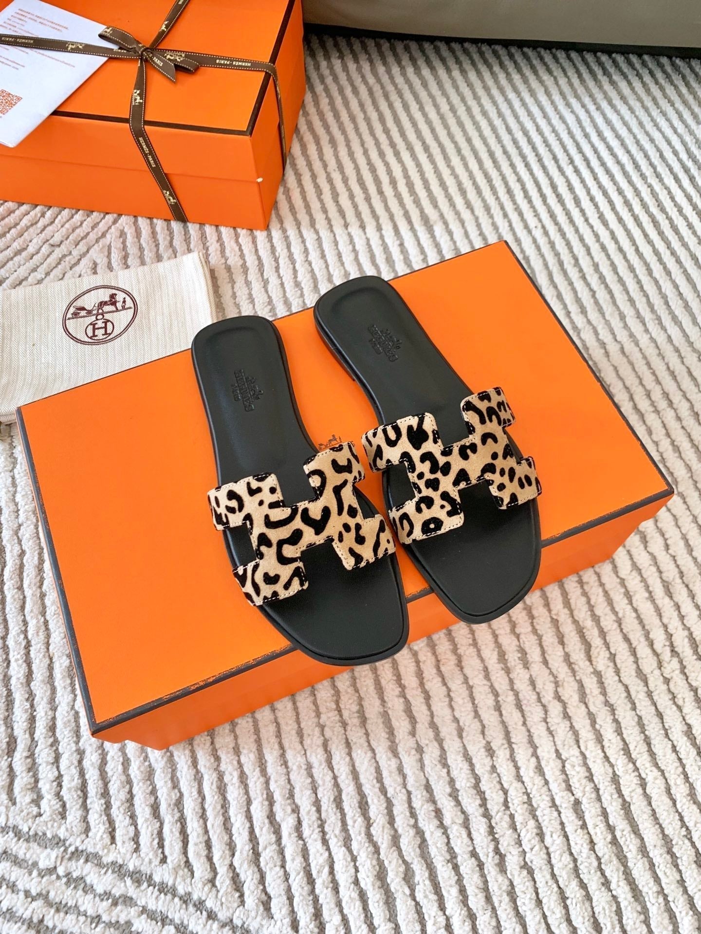 ORAN SANDAL IN CAMEL BROWN MIX BLACK SUEDE