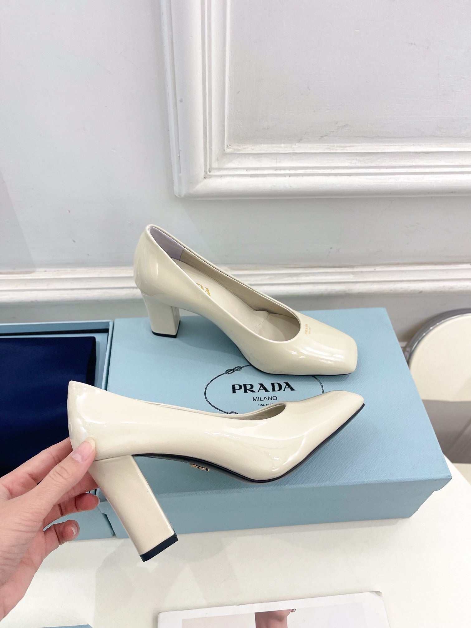 SQUARE TOE HIGH PUMPS IN WHITE GLOSSY CALFSKIN
