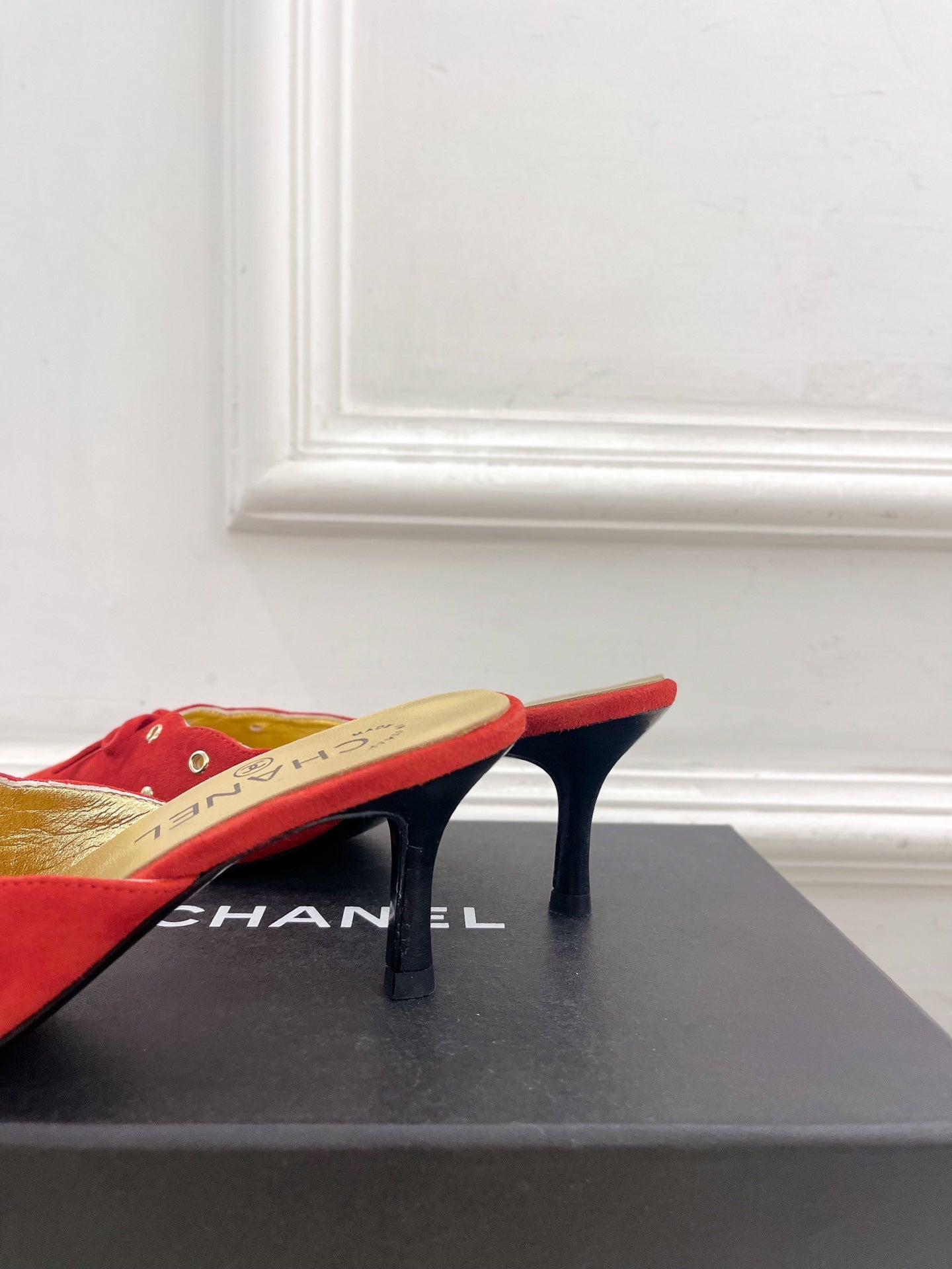 HIGH 65 MM MULE IN CHERRY RED SUEDE