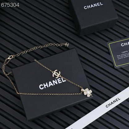 PENDANT NECKLACE FULL DIAMOND FOUR-LEAF CLOVER DOUBLE C IN GOLD